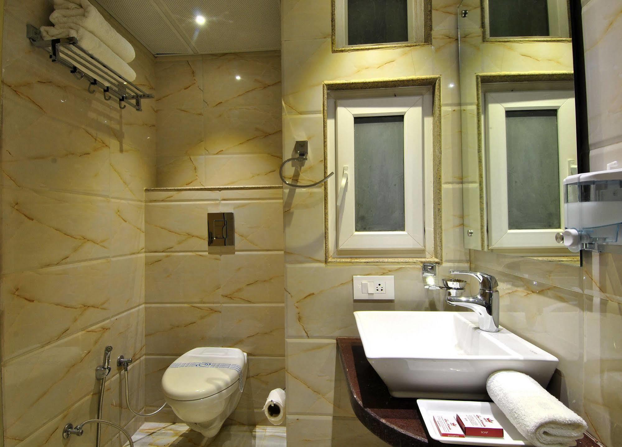 Готель Sai Miracle - Luxury Living Нью-Делі Екстер'єр фото
